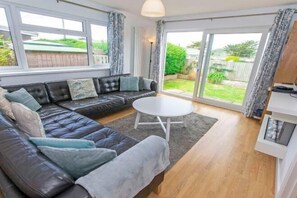 Room - Swallows Beach Chalet Sleeps 6 Walk to the Beach (Croyde)