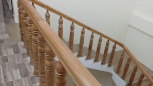 A wooden staircase with a handrail and balusters. - VietHung Hostel-Motorbikes Renta-Tuor (Ha Giang)