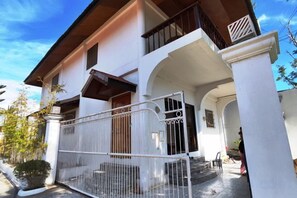Unclassified image, 5 of 12, button - Bluewaves Resort Moalboal by Hiverooms (Moalboal)