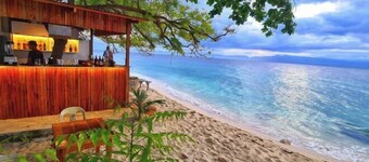 Bluewaves Resort Moalboal by Hiverooms