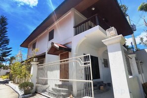 Unclassified image, 3 of 12, button - Bluewaves Resort Moalboal by Hiverooms (Moalboal)