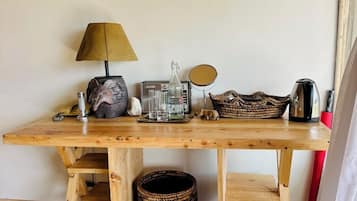 Cabana, 1 quarto, banheiro privativo, vista para a montanha | Escrivaninha, Wi-Fi de cortesia, roupa de cama