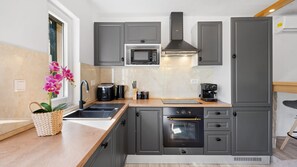 Kühlschrank, Mikrowelle, Ofen, Geschirrspüler