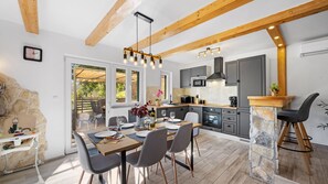 Kühlschrank, Mikrowelle, Ofen, Geschirrspüler