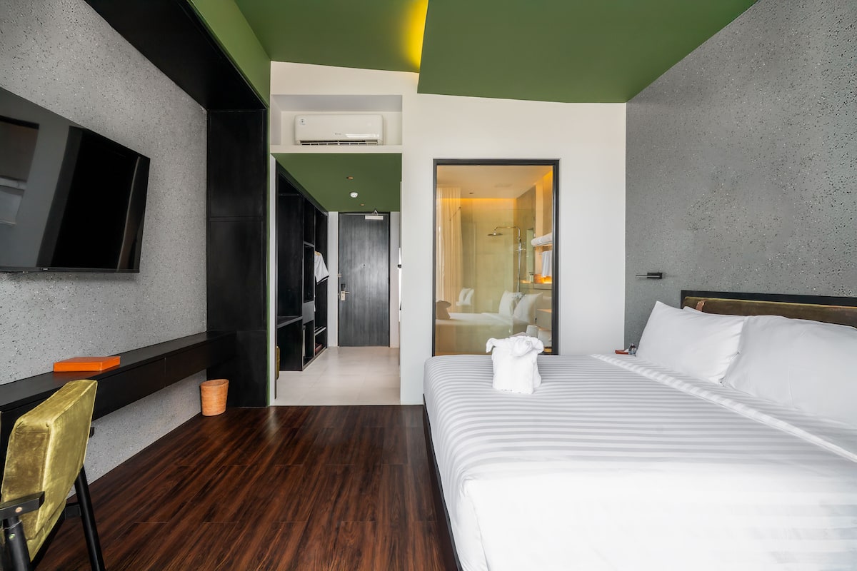 Premium bedding, desk, free WiFi, bed sheets