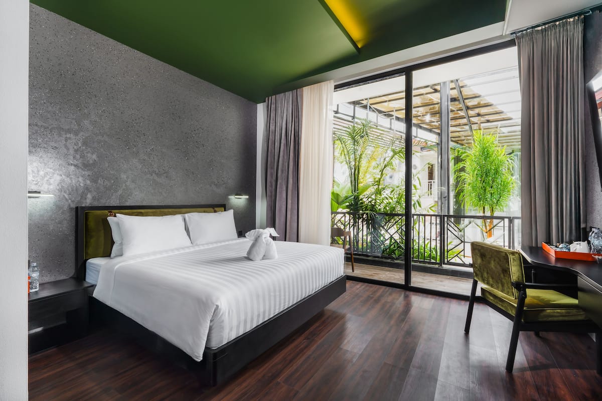 Premium bedding, desk, free WiFi, bed sheets