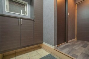 Room - Tabi Time・Tamaede Nishi Extra-large parking space, suitable for large vehicles (Osaka)