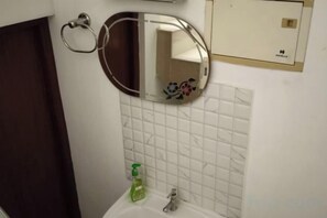 Unclassified image, 3 of 36, button - Full AC 4bhk townhouse, 10 mins from airport (Angamali)
