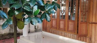 Full AC 4bhk townhouse, 10 mins from airport