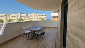 Outdoor dining - Luxurious 2-Bedroom Apartment in Arenals del Sol with Pool and Sea Views (Arenals del Sol)