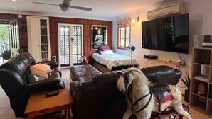 Room - Seehorse Meadows, a Farm Stay in Churchable! (Churchable)