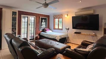 Iron/ironing board, Internet, bed sheets, wheelchair access