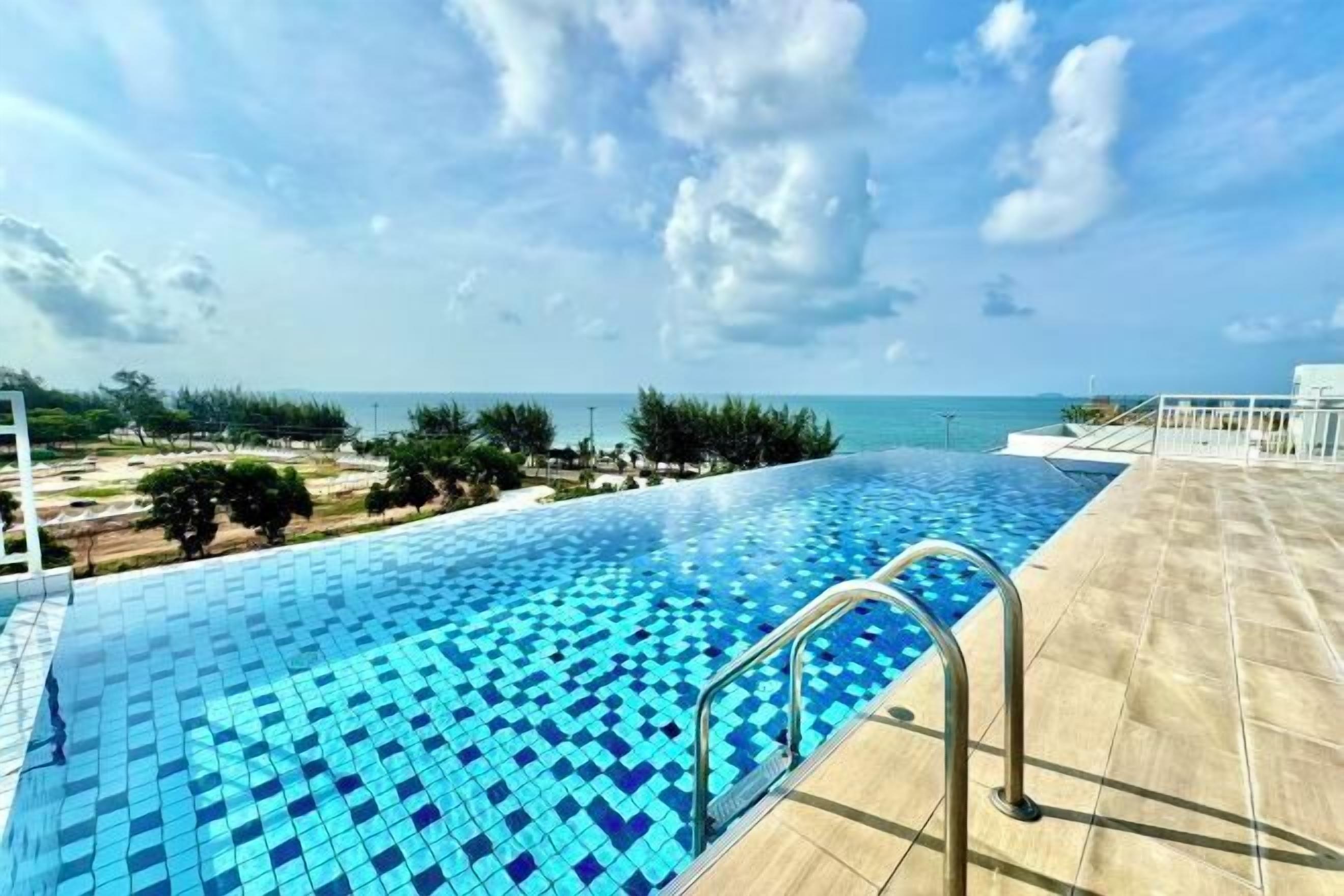 حمام سباحة خارجي