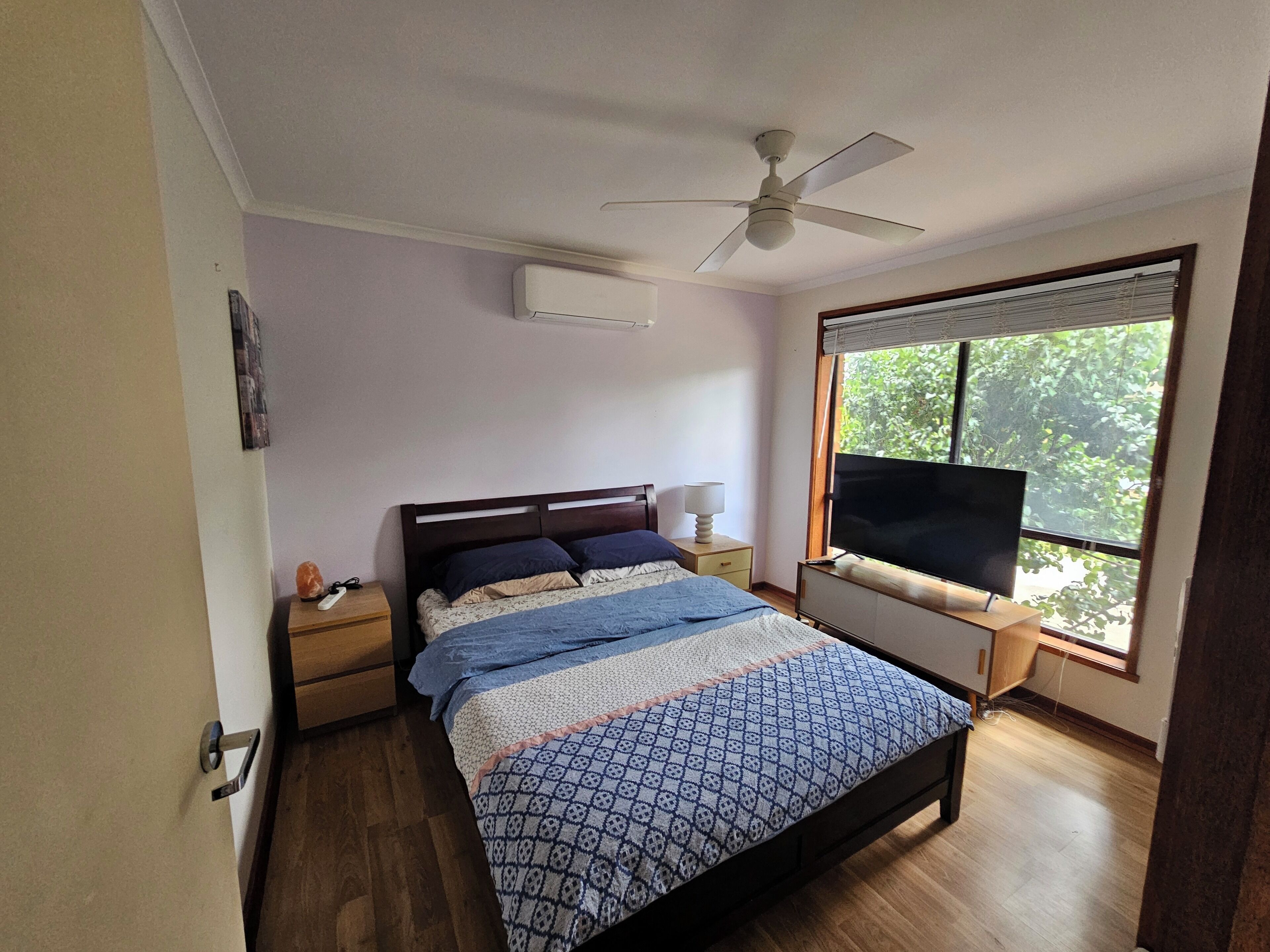 3 slaapkamers, een strijkplank/strijkijzer, internet, beddengoed