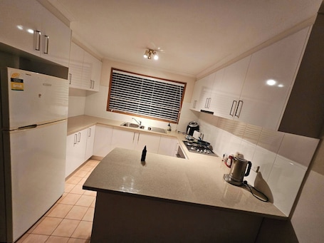 Microwave, oven, coffee/tea maker, toaster. Charming 3-Bedroom House in Meadow Heights - Perfect Family Retreat
