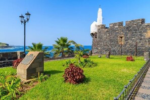 المنطقة المحيطة بالمنشأة