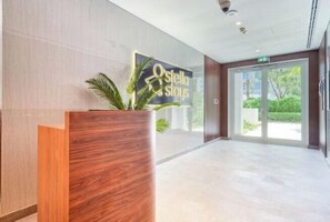 Room - Stella Stays Sunny 1Bdr Barari (Dubai)