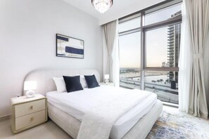 Room - Elite LUX Holiday Homes - Dubai Creek Oasis: 2BR Luxe w/ Burj View (Dubai)