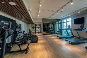 Gym - Elite LUX Holiday Homes - Dubai Creek Oasis: 2BR Luxe w/ Burj View (Dubai)
