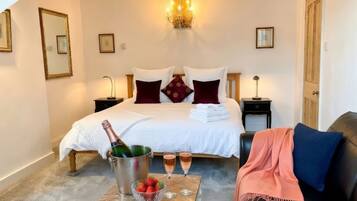 15 chambres, bureau, fer et planche Ă repasser, lit parapluie