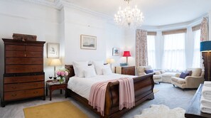 15 habitaciones, escritorio y tabla de planchar con plancha 