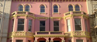 Giant Seafront Palace, Town, Walled Garden, Super King Bedroom Suites, & Parking