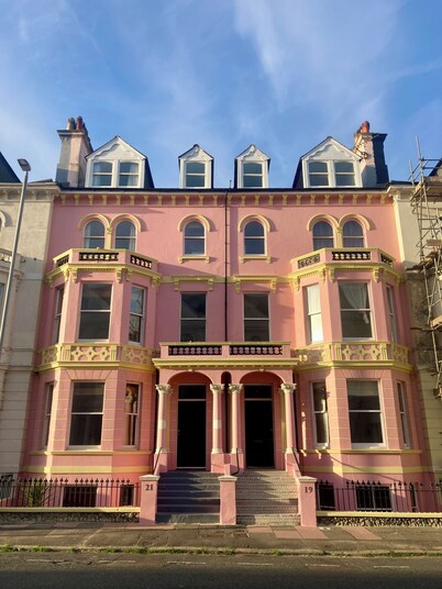 Giant Seafront Palace, Town, Walled Garden, Super King Bedroom Suites, & Parking