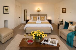 15 bedrooms, desk, iron/ironing board, travel crib - Giant Seafront Palace, Town, Walled Garden, Super King Bedroom Suites, & Parking (Eastbourne)