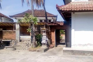 Unclassified image, 4 of 8, button - Guest House Surya Ayu Permai Buleleng Mitra RedDoorz (Bali)