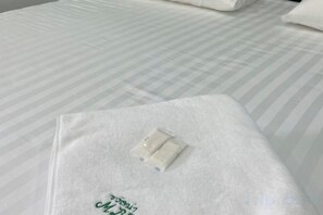Unclassified image, 5 of 9, button - MB (Udon Thani)