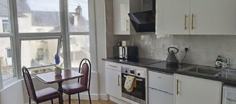 comfy 2 bedroom Apt in central area New Refurbishment