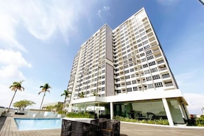 Unclassified image, 2 of 58, button - Near Ferry Terminal. COZY 02 Bedroom Condo. HarbourBay Residences. (Batu Ampar)
