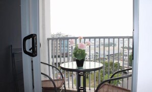 Outdoor dining - Near Ferry Terminal. COZY 02 Bedroom Condo. HarbourBay Residences. (Batu Ampar)