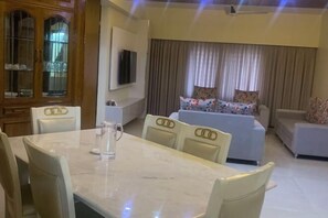 Dining - Mahir's Cozy Den (Dhaka)