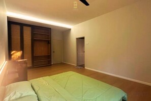 A bedroom with a bed, a wardrobe, and a door leading to another room. - The Luxurious 231, Lake House Villa (Pegoh)