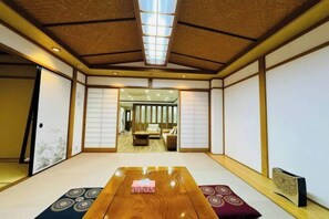 Interior - Youfukan (Osaka)