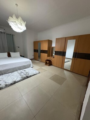 2 chambres, fer et planche à repasser, Wi-Fi, draps fournis