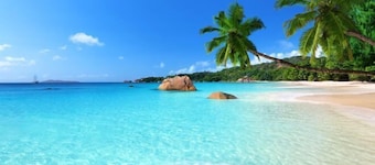 Luxe Pool w/ 4BR Villa by Cliffhanger Villas