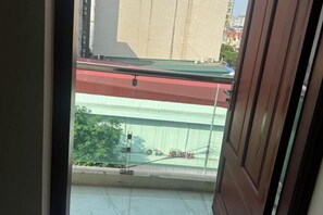 الإطلالة من المنشأة