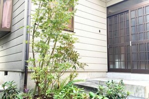 Exterior detail - Yotsugi2 House (Tokyo)