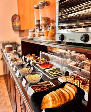 Breakfast buffet - ANEMOESSA VILLA (Santorini)