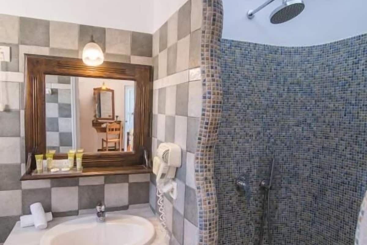 Hypo-allergenic bedding, in-room safe, soundproofing, iron/ironing board