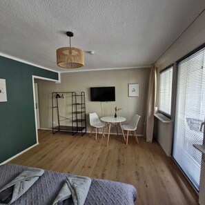 1 bedroom, travel cot, free WiFi, bed sheets