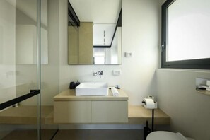 Room - Modern and Vibrant 1BR apt with Private Balcony (Tel Aviv)