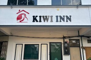 Unclassified image, 3 of 11, button - Kiwi Inn (Pengkalan Aor)