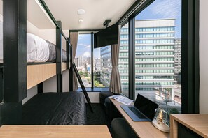 ファミリー ルーム | デスク、遮光カーテン、WiFi (無料)、ベッドシーツ