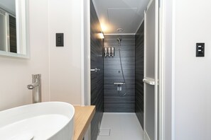 Shower, hair dryer, slippers, electronic bidet - Hotel Edge Nakasu (Fukuoka)