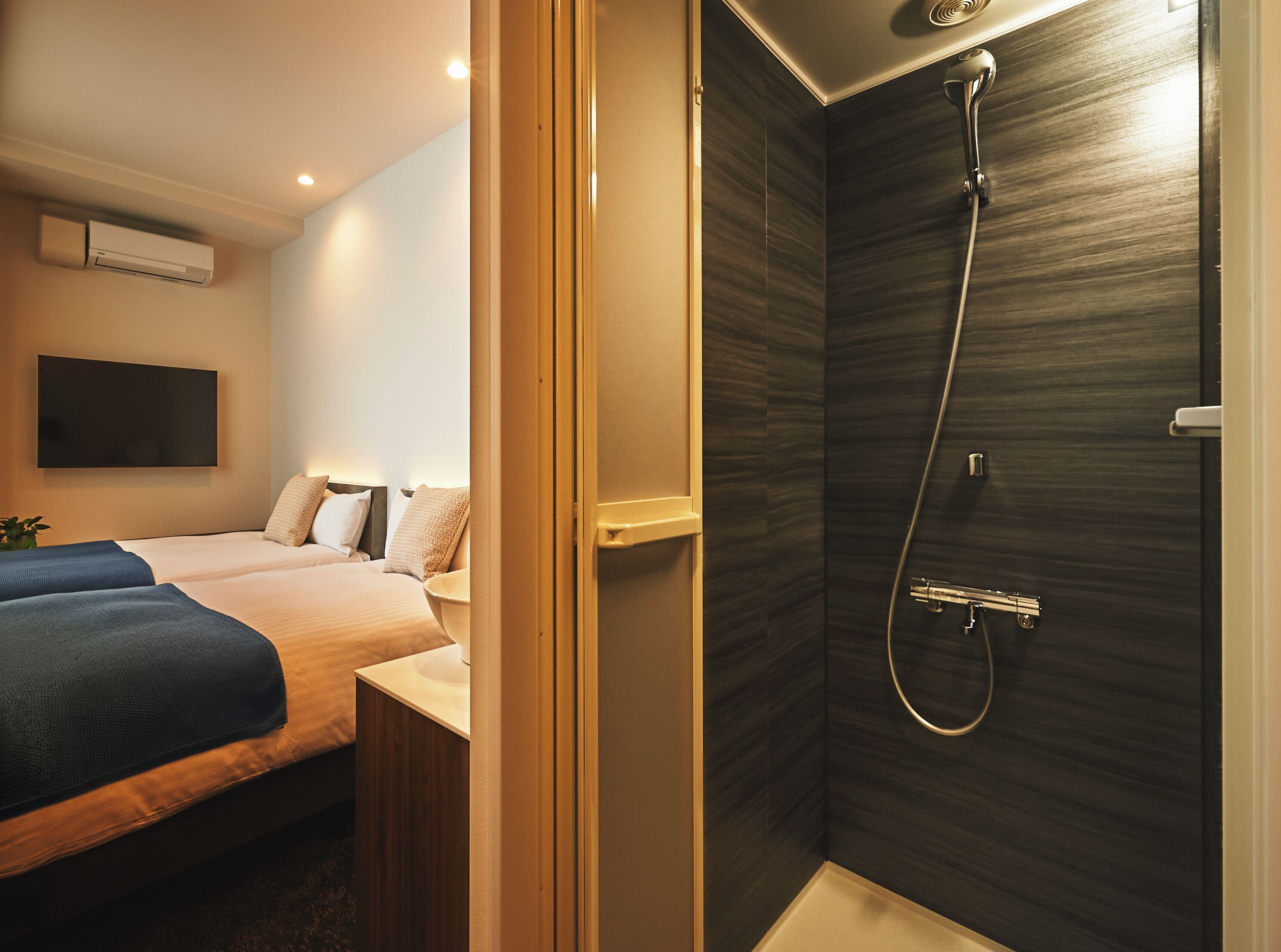 Economy Twin Room | Bathroom | Shower, hair dryer, slippers, electronic bidet