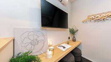 Family Suite | Desk, blackout drapes, free WiFi, bed sheets