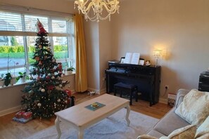 Unclassified image, 4 of 15, button - Aran Guesthouse - Kingsize Bed with Ensuite (Fingal)